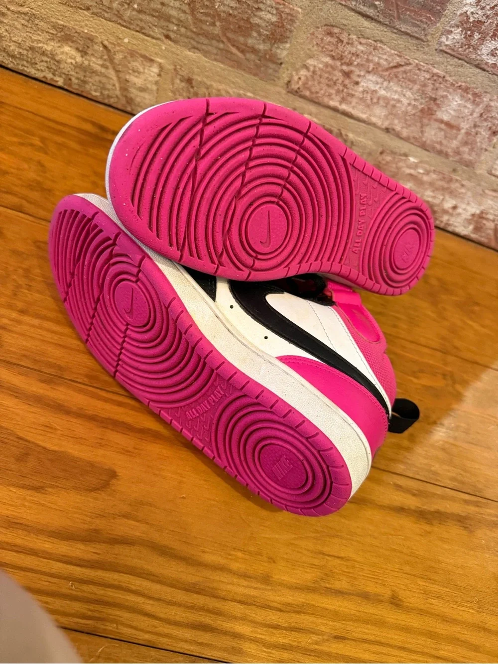 Nike 4y silhouette